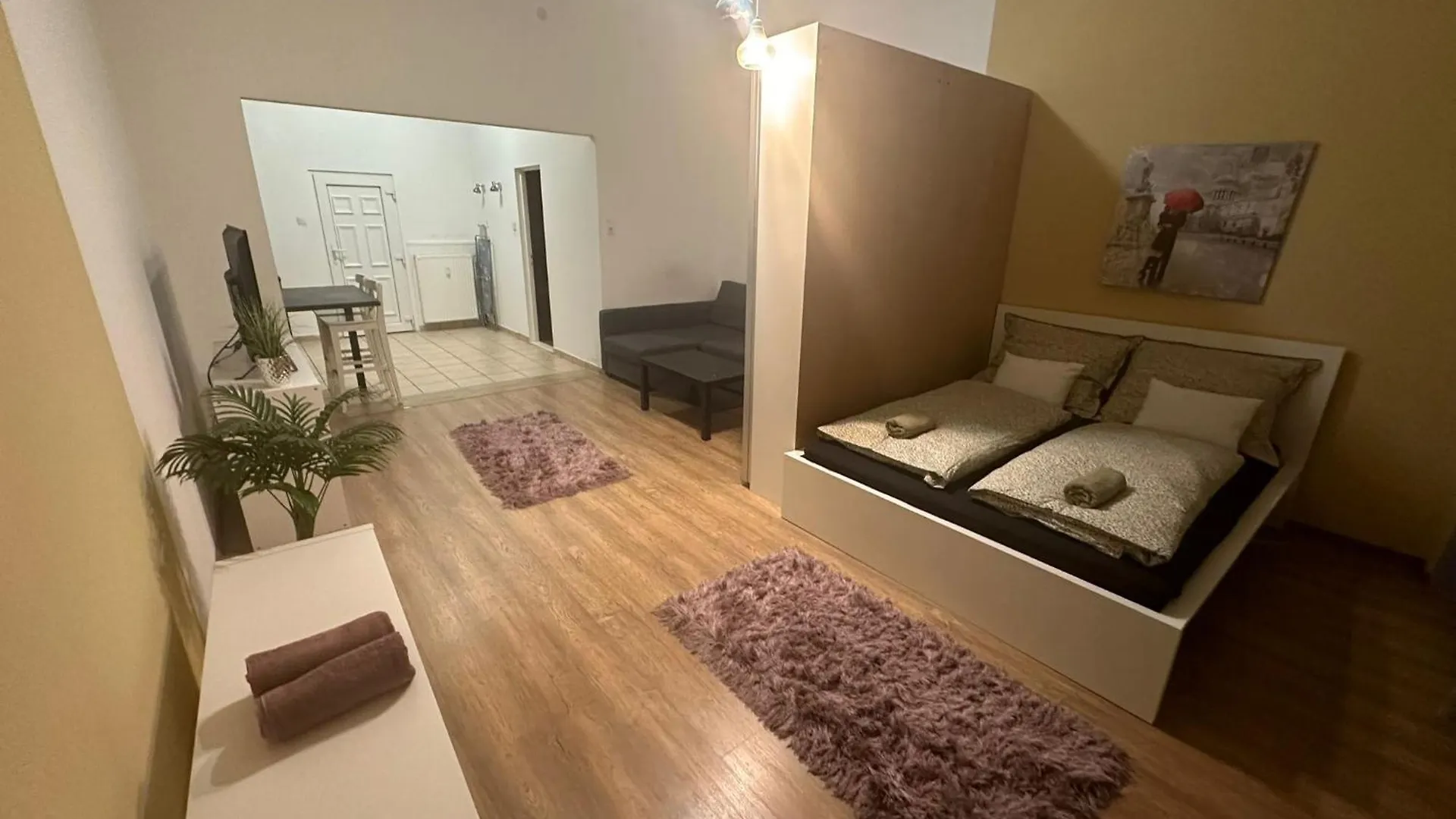 Golden Quarter Apartment